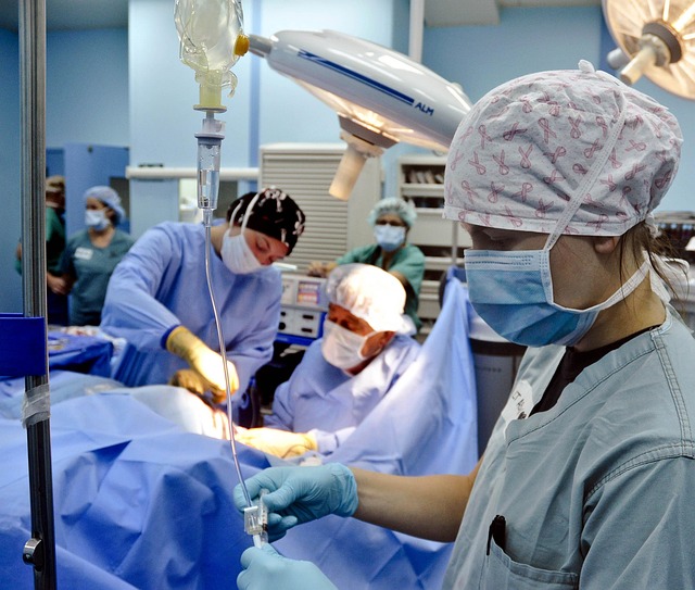 Künstliche Intelligenz in der Chirurgie wirft große rechtliche und ethische Herausforderungen auf
